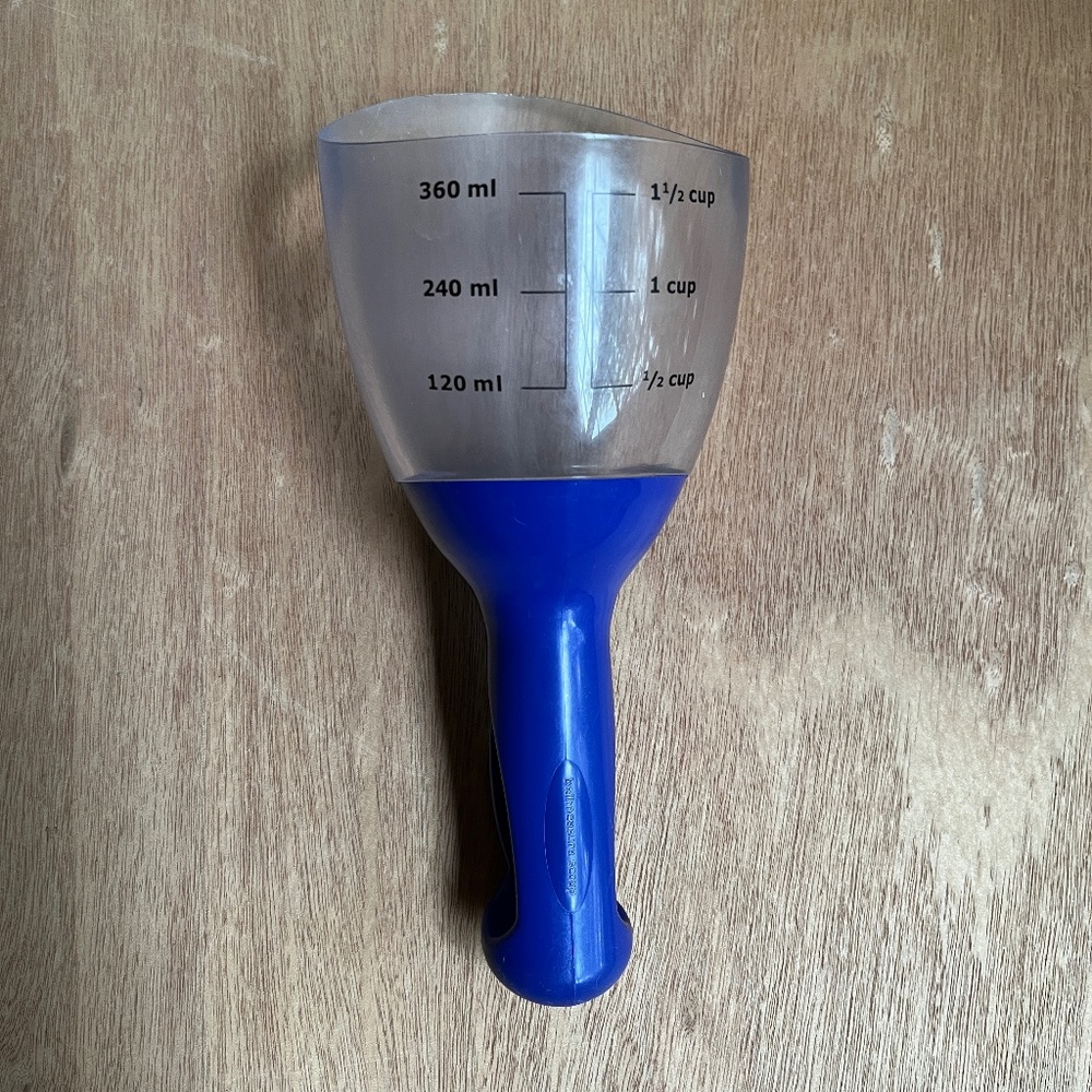 Progressive Bellmeasure Dog Food Scoop with Bag Clip Handle